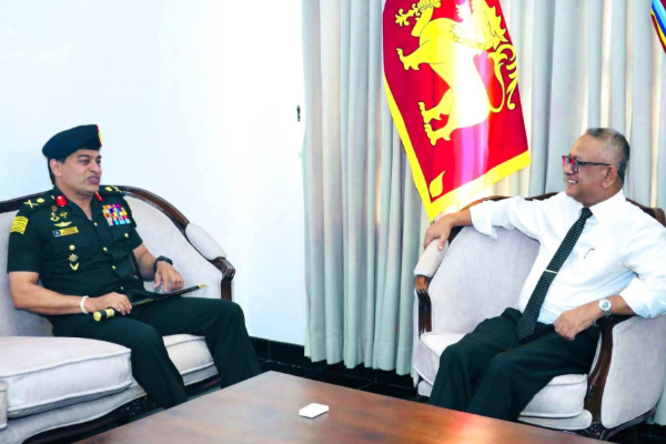 கிழக்கு மாகாண ஆளுநர் மற்றும் 22ஆவது காலாட் படைப் பிரிவு தளபதிக்கிடையில் சந்திப்பு | Meeting Between The Governor Of The Eastern