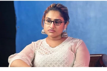 4வது திருமண அறிவிப்பை வெளிட்டாரா வனிதா விஜயகுமார்.. வைரல் போட்டோ