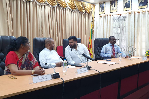 யாழில் மகிந்த அமரவீர காவல்துறையினருக்கு விடுத்த உத்தரவு | Mahinda Amaraweera Orders To The Police In Jaffna