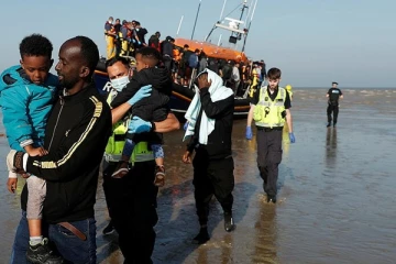 எங்களுக்கு பாடம் எடுப்பதை நிறுத்துங்கள்... புலம்பெயர்வோர் பிரச்சினை தொடர்பாக பிரித்தானியாவுக்கு பிரான்ஸ் அறிவுறுத்தல்