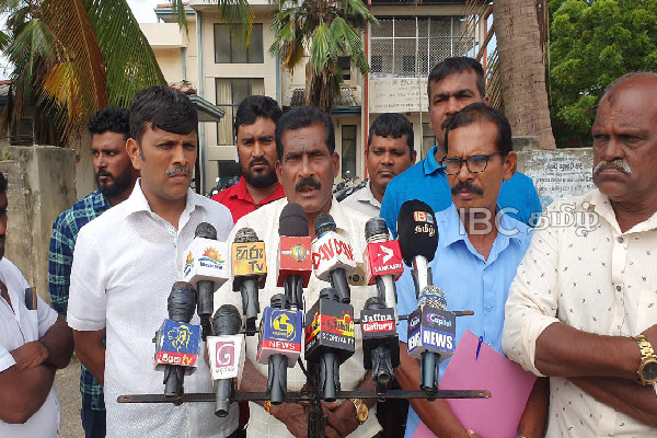 இந்திய கடற்றொழிலாளர்கள் அத்துமீறல் : கிளர்ந்தெழவுள்ள யாழ்ப்பாண கடற்றொழிலாளர்கள் | Jaffna Fishermen Call For Massive Protest இந்திய கடற்றொழிலாளர்கள் அத்துமீறல் : கிளர்ந்தெழவுள்ள யாழ்ப்பாண கடற்றொழிலாளர்கள் | Jaffna Fishermen Call For Massive Protest