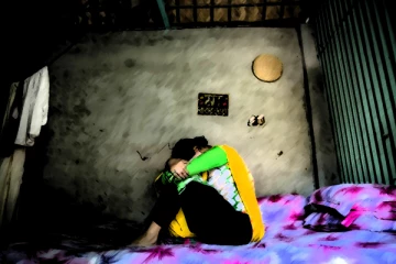 யாழ்ப்பாணத்தில் வீடொன்றில் யுவதிகளுடன் சிக்கிய ஆண்கள்; 500 ரூபா முதல் 10000 வரை கட்டணமாம் !