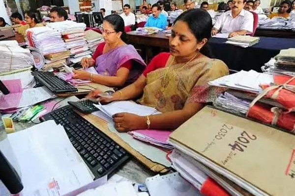 அரசாங்க ஊழியர்கள் பலருக்கு  இடியாக வந்த  தகவல்! | Shock Government Employees