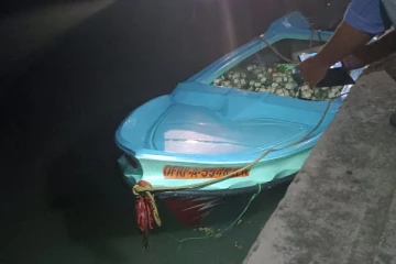 இந்திய கடற்படையினரால் வல்வெட்டித்துறை மீனவர்கள் இருவர் கைது