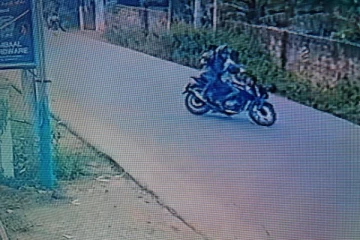 யாழில் அதிகரித்து வரும் வழிப்பறிக் கொள்ளைச் சம்வங்கள்;சிசிரிவியில் பதிவான காட்சி