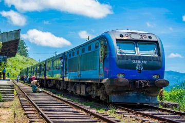மேலதிக சேவையில் 50 ரயில்கள்!