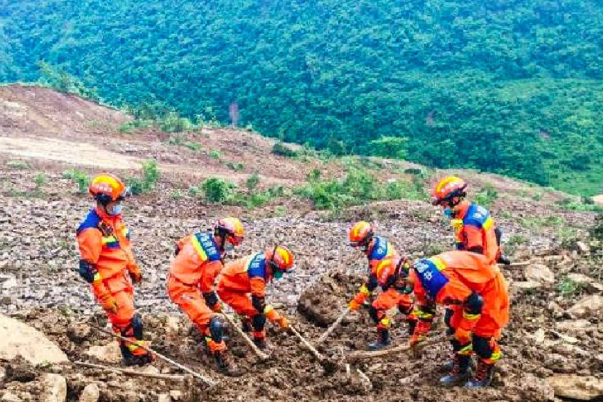 சீனாவில் நிலச்சரிவு: ஒருவர் பலி- பலர் மாயம் | Landslide In China 11 Missing சீனாவில் நிலச்சரிவு: ஒருவர் பலி- பலர் மாயம் | Landslide In China 11 Missing