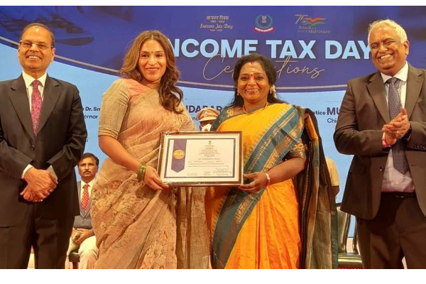 அதிக வருமானவரி செலுத்திய நபர்: ரஜினிக்கு விருது - தமிழ்நாடு