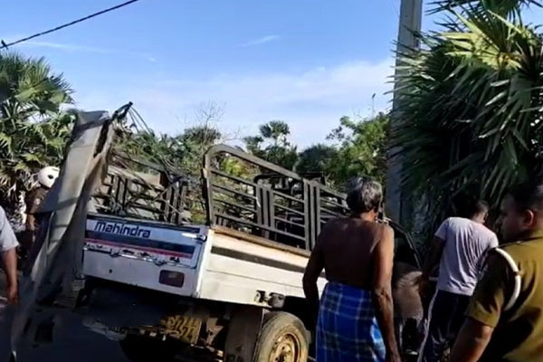 யாழில் பிக்அப் ரக வாகனமொன்று மோதி விபத்து | Pick Up Type Vehicle Accident In Jaffna