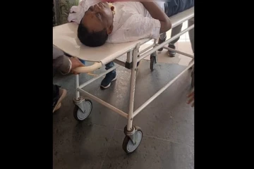 இந்தியாவில் பரபரப்பு - துப்பாக்கி சூட்டில் சுகாதார துறை அமைச்சர் படுகாயம்