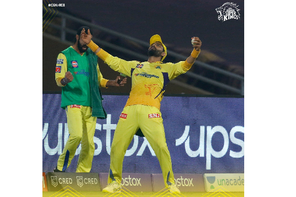 சென்னை அணியின் முதல் வெற்றி - கொண்டாடும் ரசிகர்கள் | Ipl 2022 Csk Win Rcb Match In Tamil