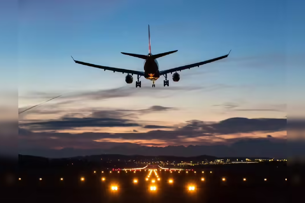 போர் பதற்றங்களினால் விண்ணை முட்டும் விமான கட்டணங்கள்! | Iran War Has Sent Airfares Climbing World