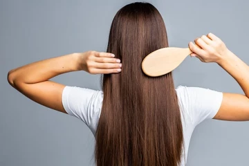 பெண்களே உங்களுக்கு அடர்த்தியான கூந்தல் வேண்டுமா? இதோ அசத்தலான டிப்ஸ்!