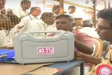 இடைத்தேர்தல் வாக்கு எண்ணிக்கை; போலி அடையாள அட்டையுடன் நுழைந்த நபர் - பரபரப்பு சம்பவம்!