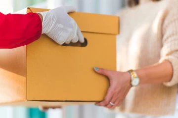 கொழும்பில் இருந்து யாழ் வந்த பார்சல்; பெண்ணுடன் சிக்கிய மூவர்