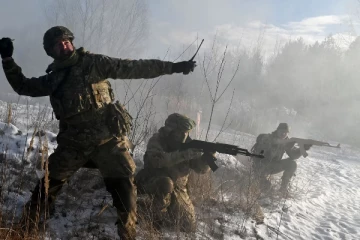 உக்ரைனின் மற்றொரு நகரத்திலுள்ள இராணுவப் பிரிவு மீது ரஷியப் படைகள் தாக்குதல்