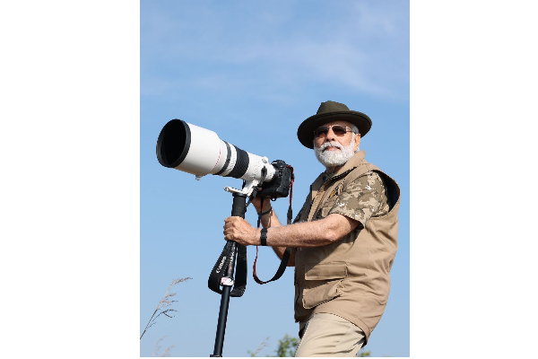 modi-has-become-a-wildlife-photographer modi-has-become-a-wildlife-photographer