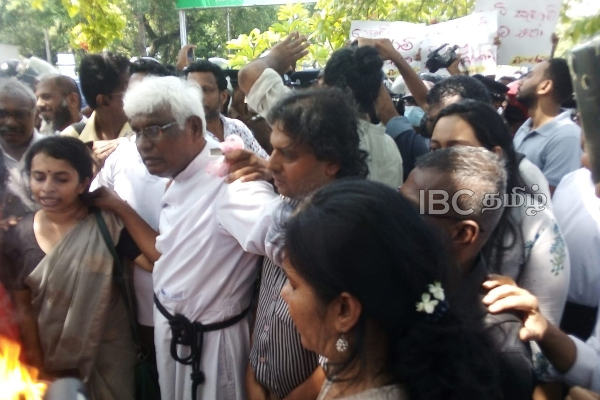தமிழர் தாயகமெங்கும் உணர்வெழுச்சியுடன் இடம்பெற்ற முள்ளிவாய்க்கால் நினைவேந்தல் [காணொளிகள்] | Mullivaikkal Commemoration Events