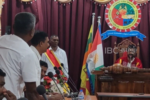 வவுனியாவில் பௌத்ததுறவி ஒருவருக்கு சிலை வேண்டும்: விடுக்கப்பட்டுள்ள கோரிக்கை | Statue Of A Buddhist Monk In Vavuniya Request