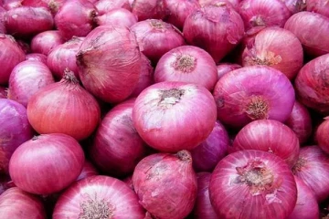 1 ரூபாய்க்கு ஒரு கிலோ வெங்காயம் விற்பனை - கண்ணீர் வடிக்கும் விவசாயிகள்