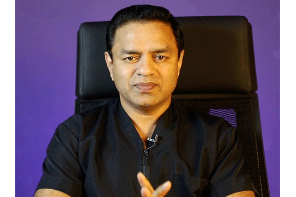 வெட்டி எறிந்த கையை பொருத்தி சாதனை படைத்த மருத்துவர்கள் (படங்கள்) | Woman Recovers The Severed Arm From The Hospital