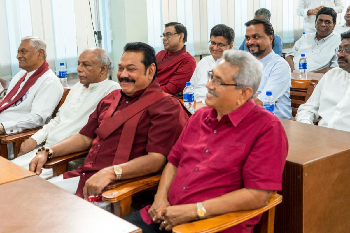 சரிந்தது ராஜபக்ச இராச்சியம்! கண்ணாடி முன்னால் நின்று மகிந்த கேட்க வேண்டிய ஒரே கேள்வி.. | The Rajapaksa Kingdom Has Collapsed