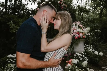 பாப் பாடகி டெய்லர் ஸ்விஃப்ட் - டிராவிஸ் கெல்ஸ் நிச்சயதார்த்தம்: மகிழ்ச்சி வெள்ளத்தில் ரசிகர்கள்!