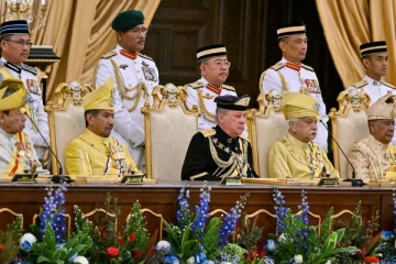 தனி ராணுவம், ஜெட் விமானங்கள், 300 சொகுசு கார்கள் - புதிதாக பதவியேற்ற மன்னர்!