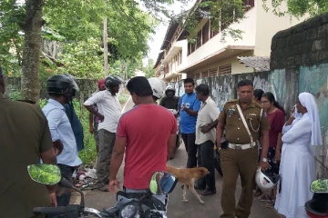 பாடசாலைக்கு அருகில் கொட்டப்படும் குப்பைகள் - சிக்கிய ஆதாரங்கள்!