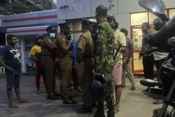 யாழில் எரிபொருள் நிலையத்தில் ஏற்பட்ட குழப்பநிலை: எரிபொருள் விநியோகம் நிறுத்தம் (Video)