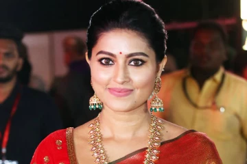 நடு ரோட்டில் நடிகை சினேகா கொடுத்த போஸ்.. செம வைரல்