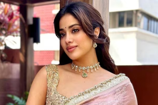 அந்த நடிகருடன் நெருக்கமாக நடனமாடிய ஜான்வி கபூர்.. வைரலாகும் வீடியோ!! | Janhvi Kapoor Latest Photoshoot அந்த நடிகருடன் நெருக்கமாக நடனமாடிய ஜான்வி கபூர்.. வைரலாகும் வீடியோ!! | Janhvi Kapoor Latest Photoshoot