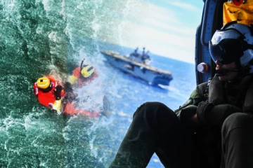 கடலில் மூழ்கிய மூவரை உயிருடன் மீட்ட விசேட அதிரடிப் படையினர்