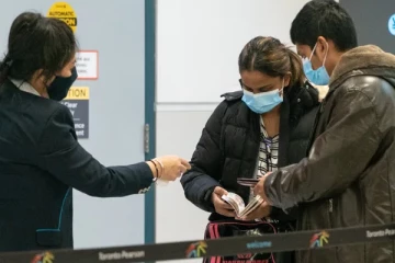 ஹொட்டல் தனிமைப்படுத்தலுக்கு மறுக்கும் பயணிகள்: கனடா அரசு அதிரடி நடவடிக்கை