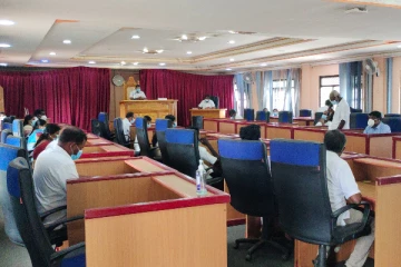 கிளிநொச்சி ஆடை த்தொழிற்சாலைகள்  தற்காலிகமாக  முடக்கம்