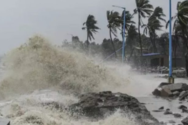 கடல் கொந்தளிப்பு எச்சரிக்கை; யாழ் அச்சுவேலியில் அதிகளவான மழைவீழ்ச்சி | Sea Turbulence Warning Heavy Rain Achuveli Jaffna