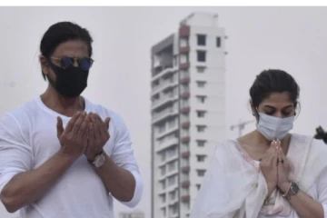 ஷாருக்கானை வைத்து மகா கேவலமான வேலை பார்த்த அரசியல்வாதிகள்