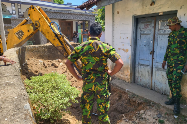 மட்டக்களப்பில் பரபரப்பு; பாடசாலை காணியில் கைக் குண்டுகள் | Hand Grenades Found On Eravur School Grounds