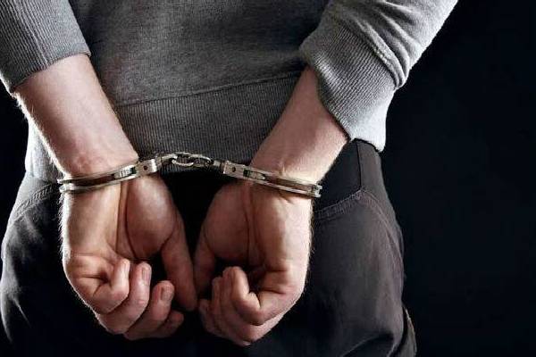 மகிழுந்துகளை விடுவிப்பதற்கான நிதி மோசடியில் ஈடுபட்டவர் கைது | Arrested Financial Fraud To Release The Pleasures