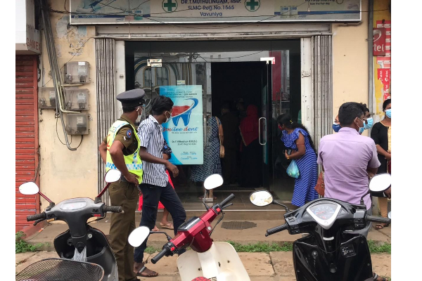 வவுனியாவில் அதிரடியாக களமிறங்கிய பொலிஸார்! | Police Handing Out Masked People In Vavuniya