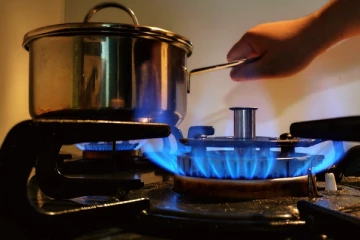 யாழில் வெடித்து சிதறிய  எரிவாயு அடுப்பு!