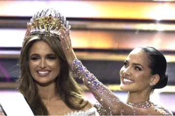 முதல் முறையாக செவித்திறன் குறைபாடுடன் மிஸ் சவுத் ஆப்பிரிக்கா பட்டம் வென்று பெண் சாதனை!