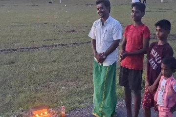 மழை பெய்யாம இருக்கணும்.., விஜயின் கட்சி மாநாடு நடைபெறும் இடத்தில் விளக்கேற்றிய தொண்டர்