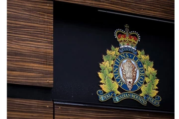 கனடா அமெரிக்க எல்லையிலிருந்து அவசர உதவியை அழைத்த சட்டவிரோத புலம்பெயர்வோர்: பின்னணி