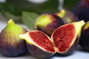 தினசரி இரண்டு அத்திப்பழங்களை சாப்பிடுங்க.... இந்த நோய் எல்லாம் காணாமல் போய்விடும்!