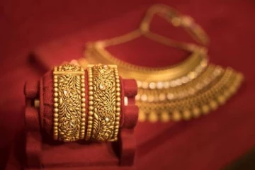 குறைந்த தங்கம் விலை; ரூ.43,000க்கும் கீழ்.. இன்றைய நிலவரம்!