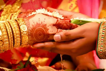 யாழில் ஊரடங்கு நேரத்தில் நடத்தப்பட்ட திருமணம்! பொலிஸாரின் அதிரடி நடவடிக்கை