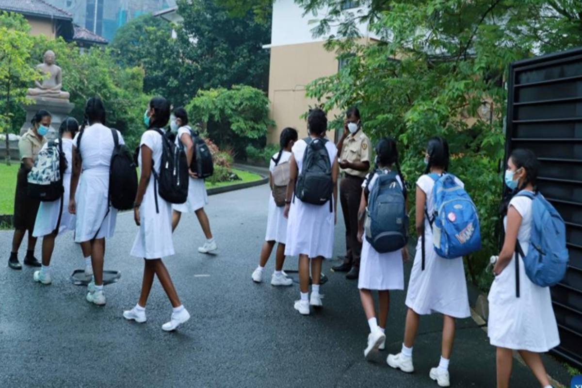 இலங்கையில் சிறுவர்களை நெருங்கும் ஆபத்து! உடன் செயலாற்றுங்கள்.. | Heat Wave Warnings இலங்கையில் சிறுவர்களை நெருங்கும் ஆபத்து! உடன் செயலாற்றுங்கள்.. | Heat Wave Warnings