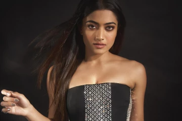 விருது விழாவில் ஜொலிக்கும் உடையில் ராஷ்மிகா - ஹாட் போட்டோஷூட்