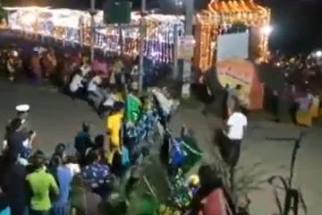 කතරගම දේවාල පෙරහැරේ අලියෙකු කුලප්පු වෙයි - දැඩි උණුසුම්කාරී තත්ත්වයක්..(VIDEO)